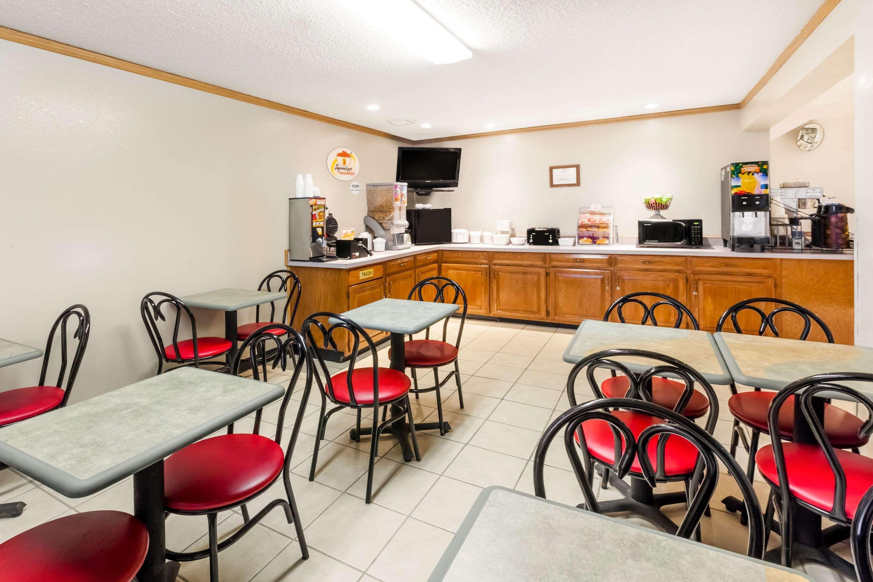 Hotel Super 8 By Wyndham Ionia Mi Exterior foto